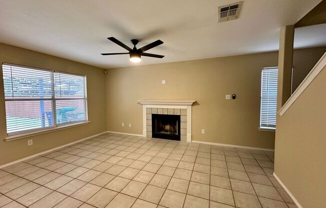 3 BD/2.5 BATH AVAILABLE FOR IMMEDIATE MOVE IN! NW SAN ANTONIO/MEDICAL CENTER