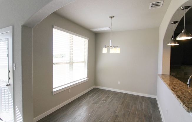 Large 3 Bedroom Duplex near Creekside Entertainment Area / Game Room / Large Back Yard / CISD