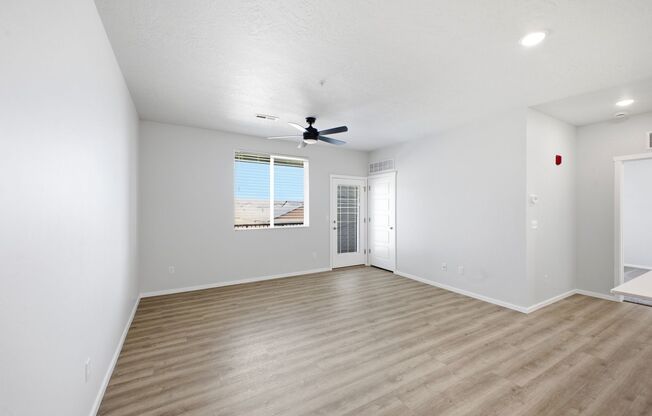 1 bed, 1 bath, 724 sqft, $1,422, Unit B303