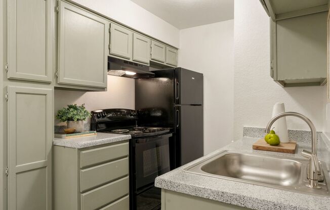 2 beds, 2 baths, 800 sqft, $999, Unit B06