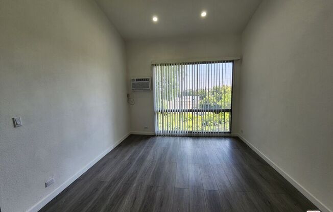 2 beds, 1 bath, 836 sqft, $3,700, Unit 555