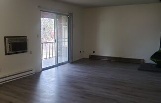 2 beds, 1 bath, 967 sqft, $1,295, Unit #12