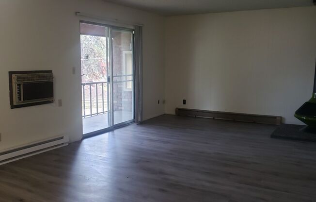 2 beds, 1 bath, 967 sqft, $1,345, Unit #12