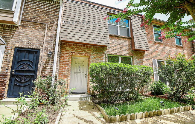 2 beds, 2 baths, 1,396 sqft, $1,650, Unit 253
