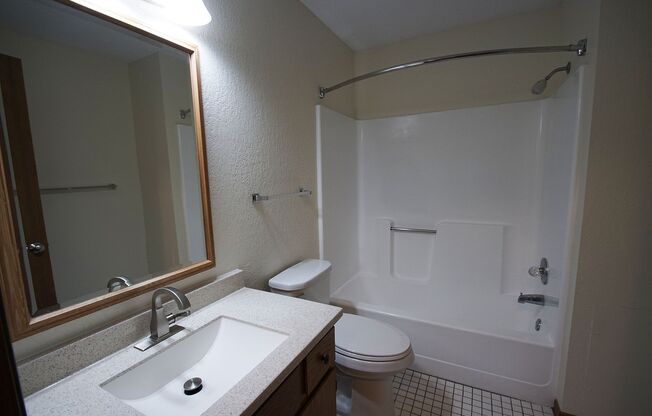 2 beds, 2 baths, 915 sqft, $1,650, Unit 332