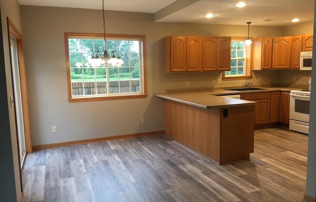 411 DARLENE DR