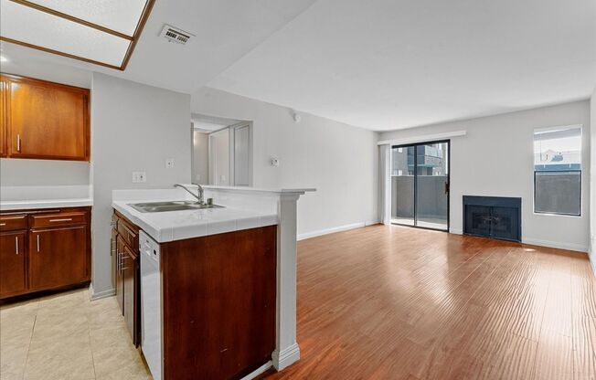 2433 Barry Ave