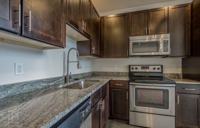 1 bed, 1.5 baths, $1,625, Unit 727 N. 4th St. Apt. 139