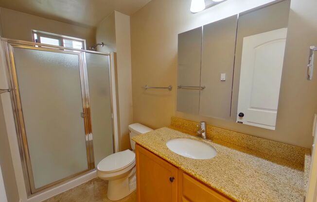 2 beds, 1 bath, $1,600, Unit 4