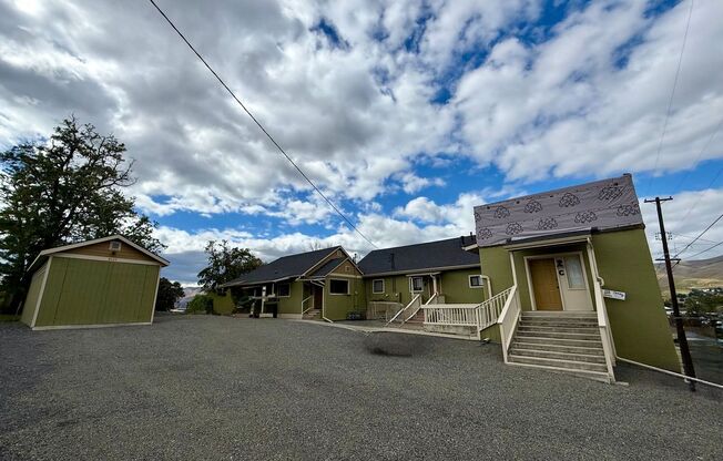 Newly remodeled Large 3 Bedroom Apartment in Lewiston