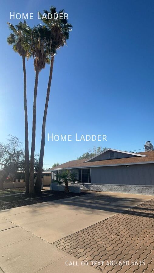 1128 E Broadmor Drive