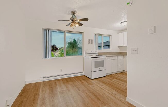 3 beds, 1 bath, 864 sqft, $1,445, Unit 39