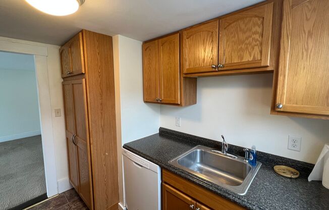 2 beds, 1 bath, 525 sqft, $1,600, Unit 49D