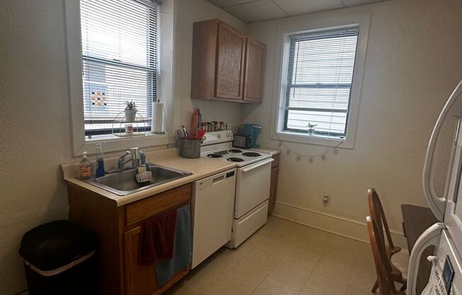 2 beds, 1 bath, $1,550, Unit #1