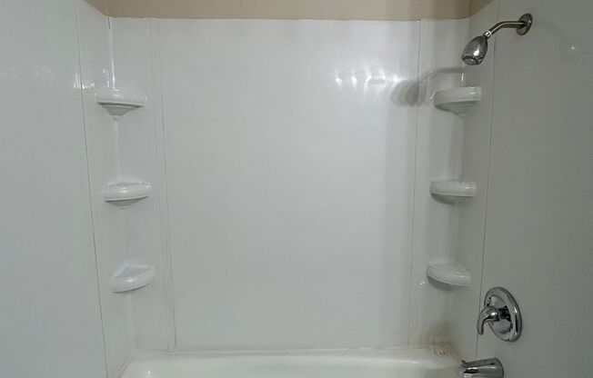 2 beds, 1 bath, 950 sqft, $875, Unit #7