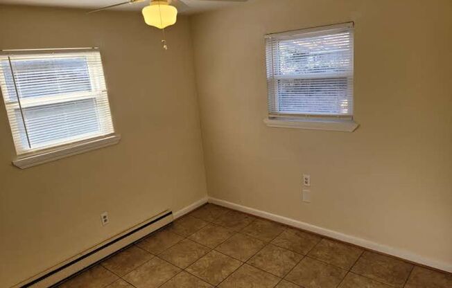 2 beds, 1 bath, $1,100