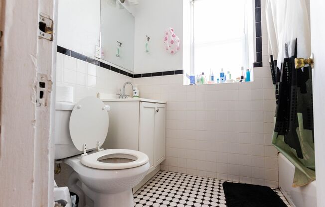 4 beds, 1 bath, $4,000, Unit 11