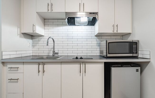 Studio, 1 bath, 154 sqft, $795, Unit 015