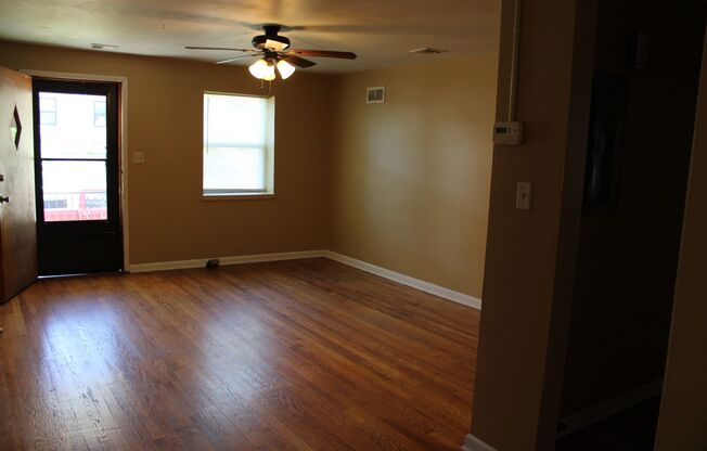 2 beds, 1 bath, $740, Unit 1918 Hunting A