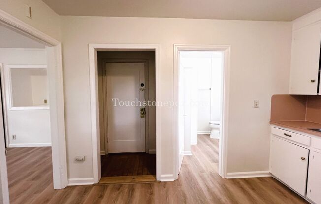 Studio, 1 bath, $995, Unit #4