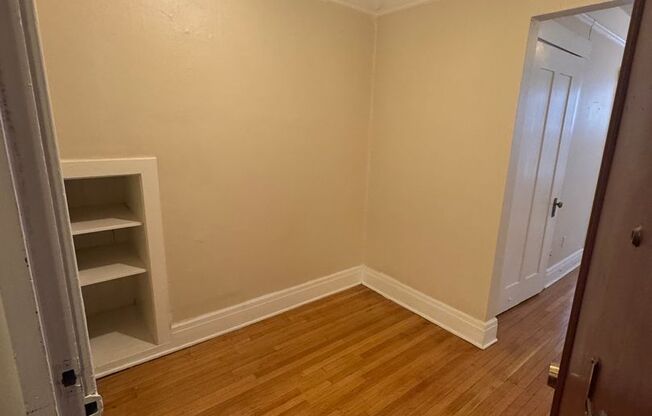 Studio, 1 bath, 290 sqft, $1,150, Unit 207