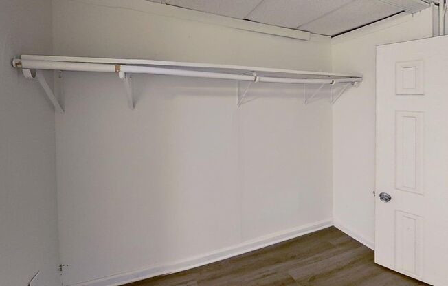 1 bed, 1 bath, 700 sqft, $1,199, Unit 40-B