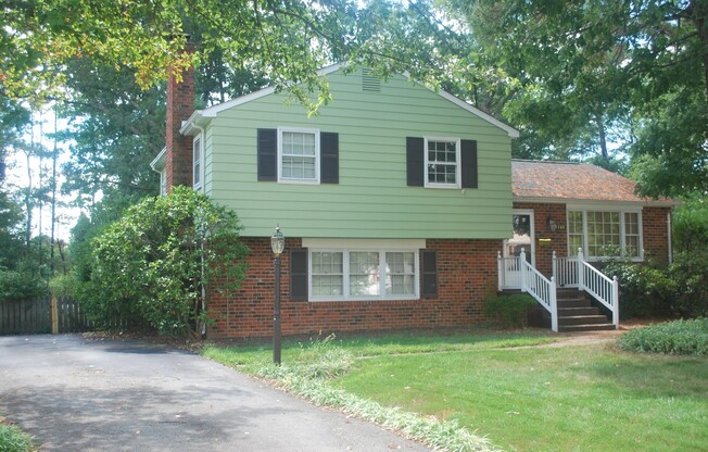 Charming Brick Tri-Level Home for Rent!