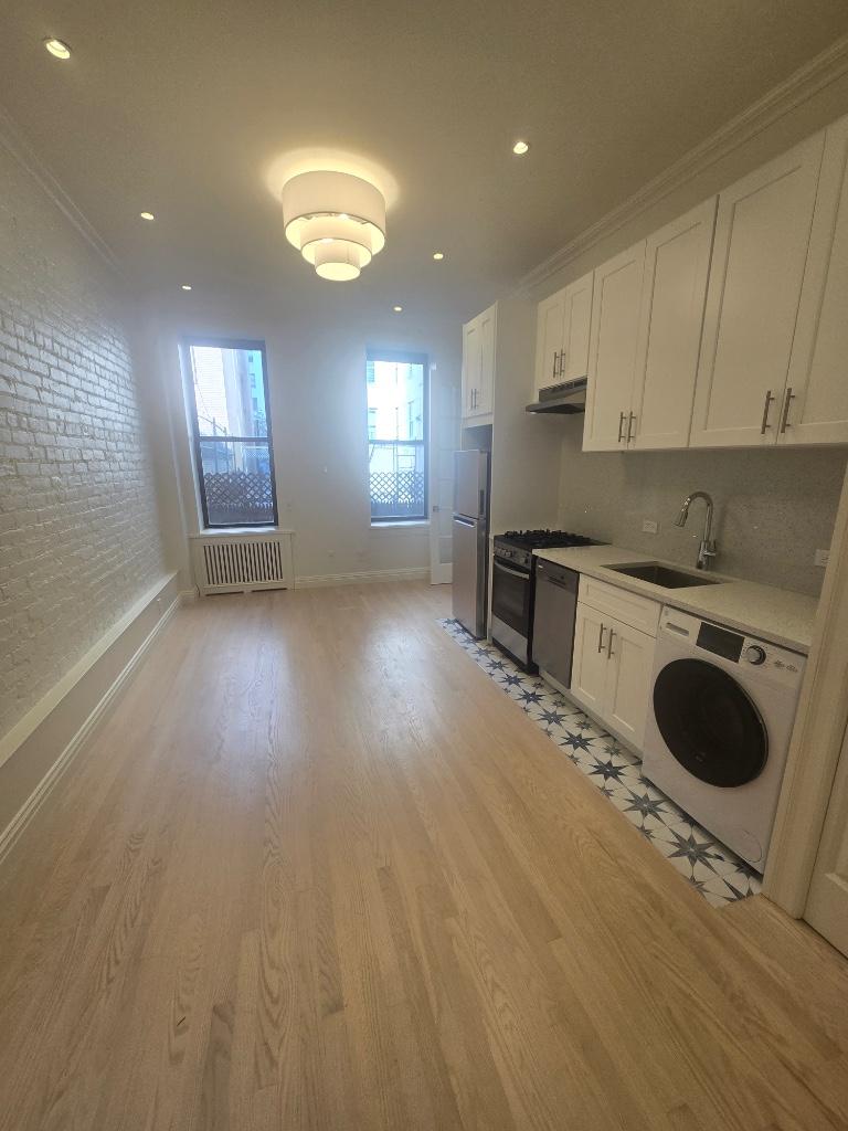 245 25 E 62 ST