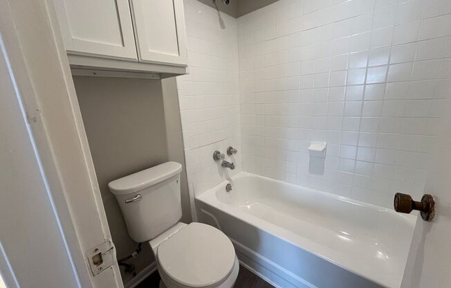 1 bed, 1 bath, $895, Unit # 2