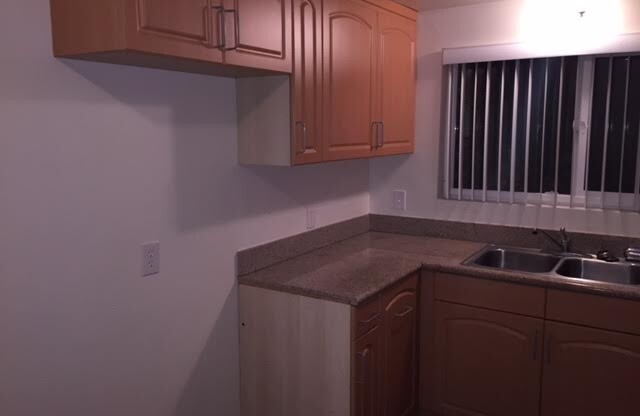 2 beds, 1 bath, $2,595, Unit 12