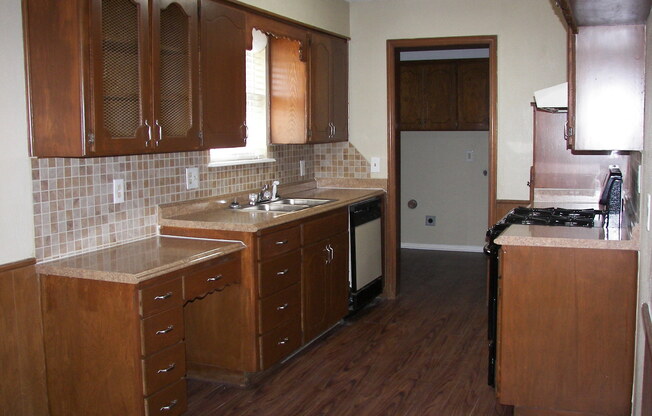 3 beds, 2 baths, $1,325