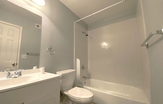 2 beds, 1 bath, 840 sqft, $1,645, Unit RO-97