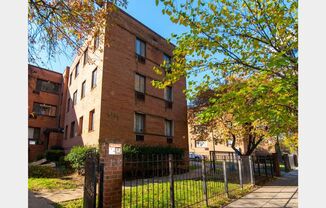 Affordable 2-Bedroom Apartment in Southwest DC – Utilities Included Option Available