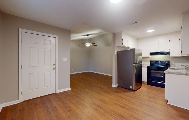 1 bed, 1 bath, 607 sqft, $1,100, Unit #21