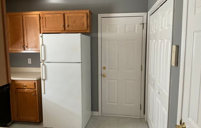 3 beds, 2 baths, $1,600