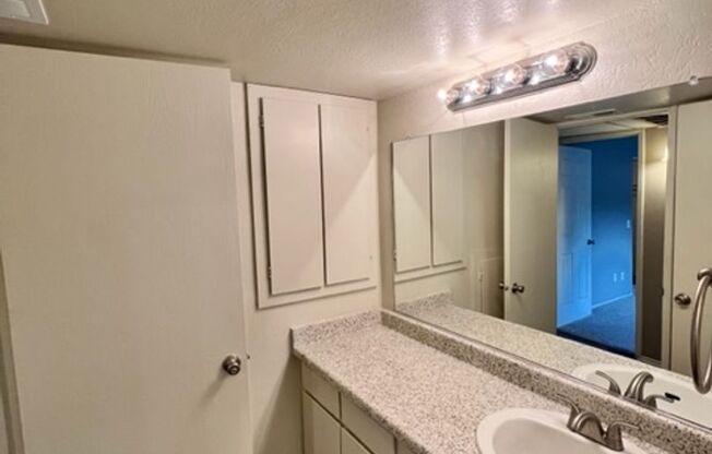 1 bed, 1 bath, 700 sqft, $1,550, Unit 38
