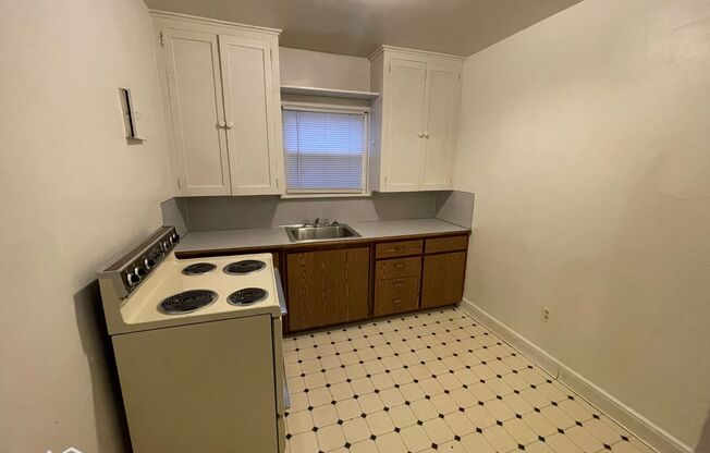 1 bed, 1 bath, $650, Unit 01