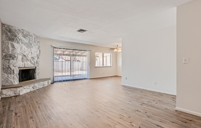 2422 LA LUNA DR