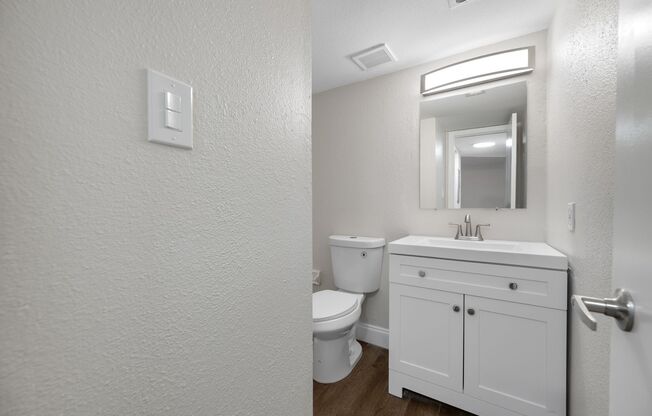2 beds, 1 bath, 740 sqft, $1,595, Unit 202