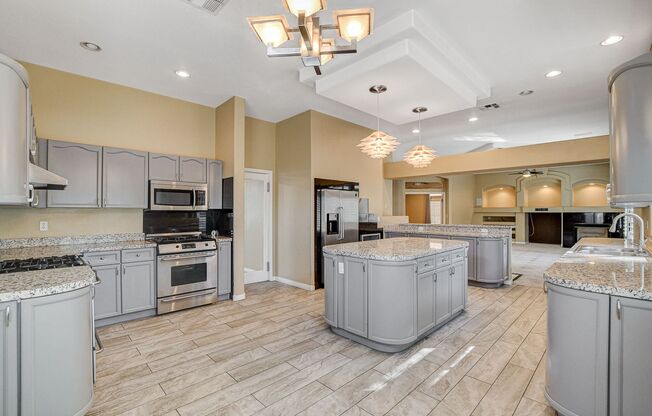 Luxury 5-Bedroom Guard-Gated Home with Pool, Spa & 3 En-Suite Bedrooms