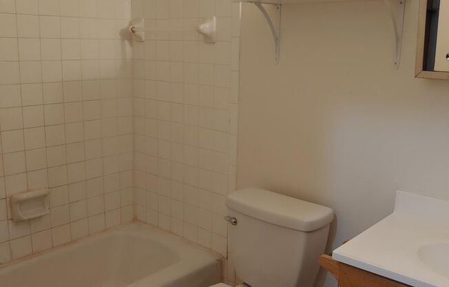 Studio, 1 bath, 425 sqft, $930, Unit 205