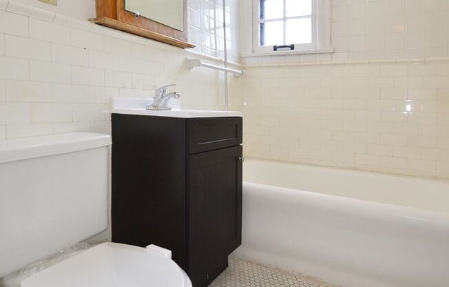 2 beds, 1 bath, 816 sqft, $1,320, Unit 24 - 215