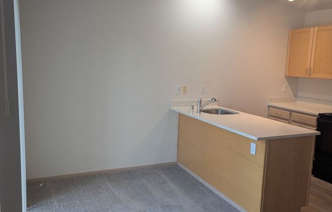 2 beds, 1 bath, 878 sqft, $1,775, Unit E202