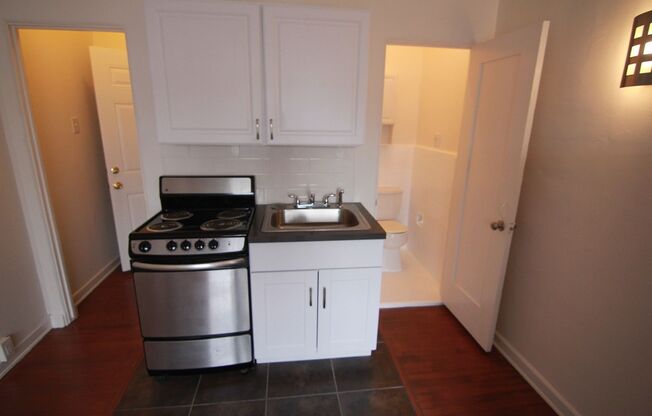 Studio, 1 bath, 400 sqft, $1,595, Unit 105