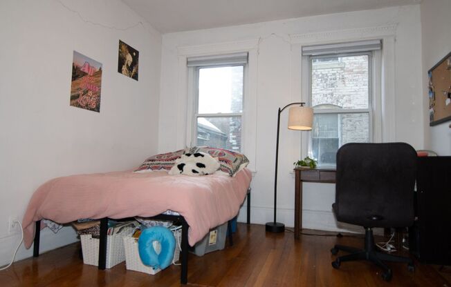 3 beds, 1 bath, $3,300, Unit Unit #10