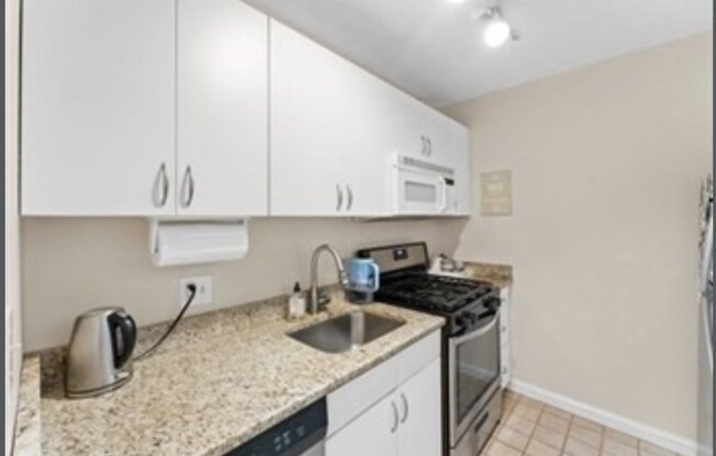 1 bed, 1 bath, 870 sqft, $2,925, Unit 308