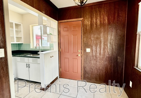 103 N LINCOLN AVE