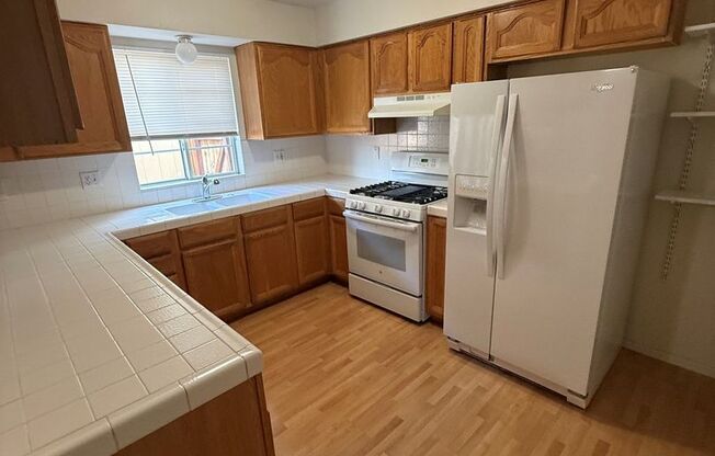 Nice Unit in a Duplex. Private Enclosed Yard,