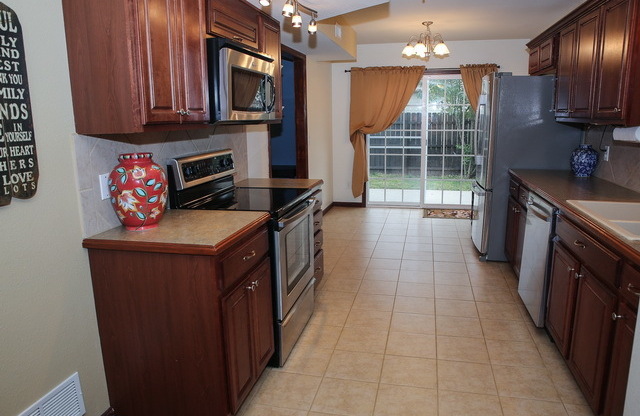 3 beds, 2 baths, $1,700