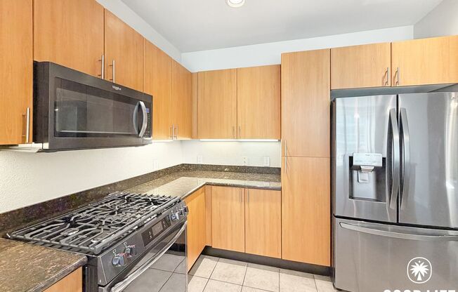 SD: Walkable Downtown San Diego 2BD/2BA Condo w/ 2 Reserved Parking Spaces & Community Fitness Center!